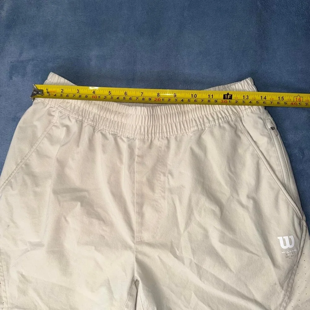 Wilson Sport cream & tan shorts